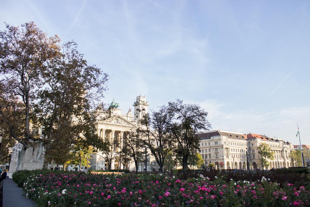 Home At Parliament Budapest Exterior photo